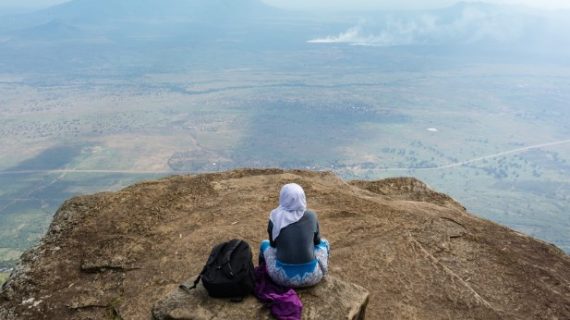Tips Aman Mendaki Untuk Perempuan Berhijab