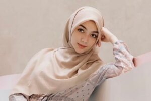 Tips Memilih Pelembut Pakaian untuk Hijab ala Citra Kirana